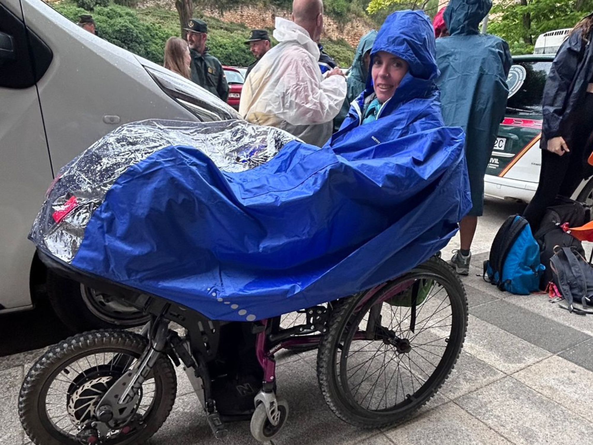 Our user Ana with GOTITA XL rain cape for protecting her Batec Mini Tetra.