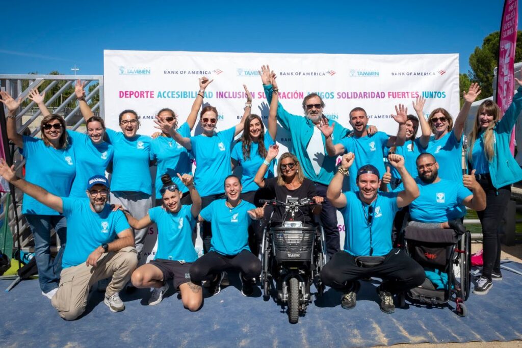 Teresa Silva, along with the Fundación También team, during the 2024 Autumn Festival activity.