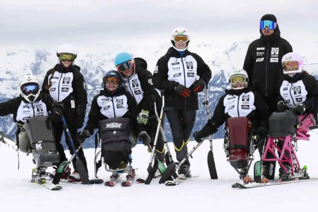 Adapted ski team for people with disabilities on the snow, using equipment such as monoskis for wheelchair skiing. Adapted ski team for people with disabilities on the snow, using equipment such as monoskis for wheelchair skiing.