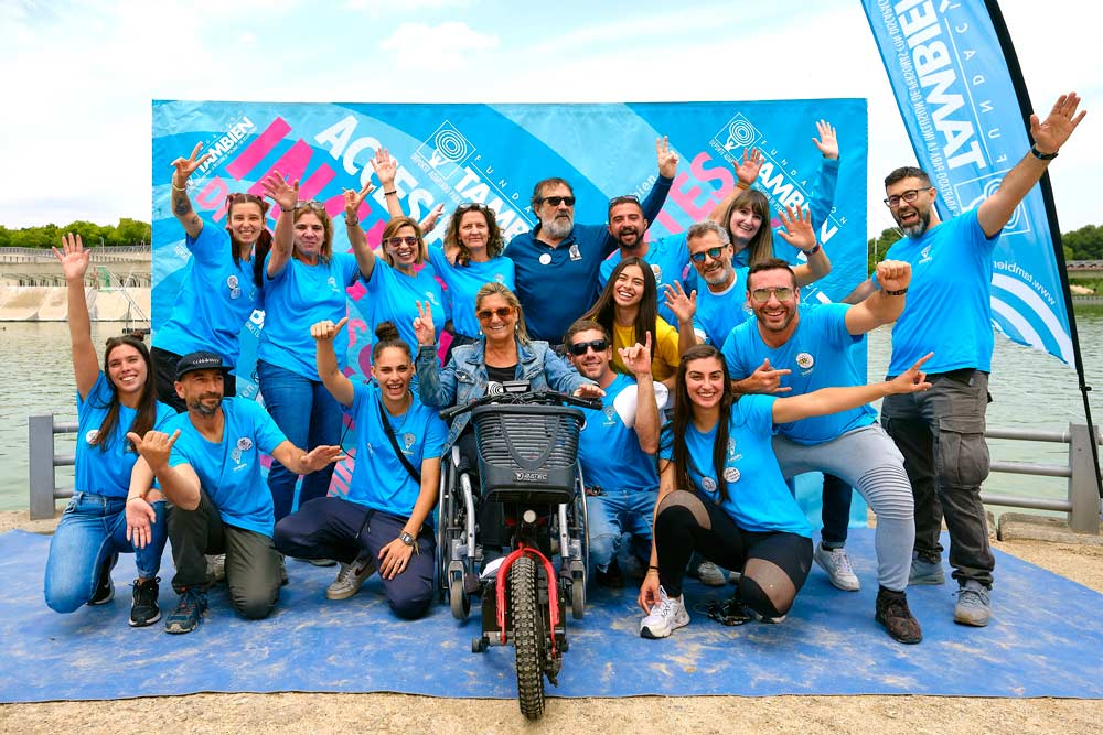 Equipo de la Fundación También deporte adaptado para personas con discapacidad. Teresa Silva presidenta de la Fundación También en silla de ruedas y handbike eléctrico Batec Mobility. Equipo de la Fundación También deporte adaptado para personas con discapacidad. Teresa Silva presidenta de la Fundación También en silla de ruedas y handbike eléctrico Batec Mobility.